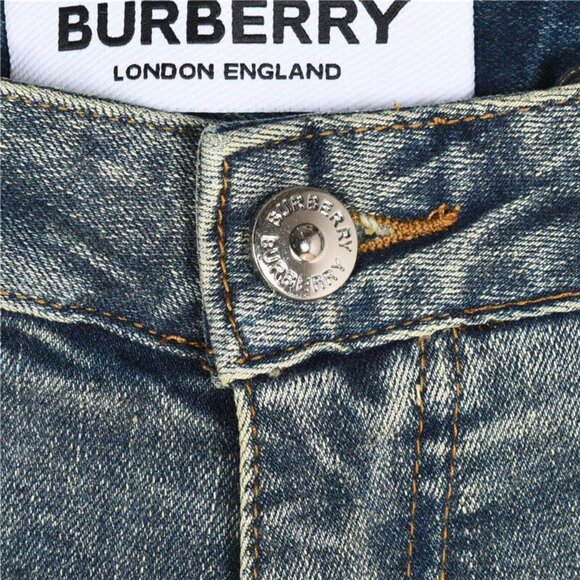 Burberry This denim has a unique, high-end texture.S - Picture 7 of 11